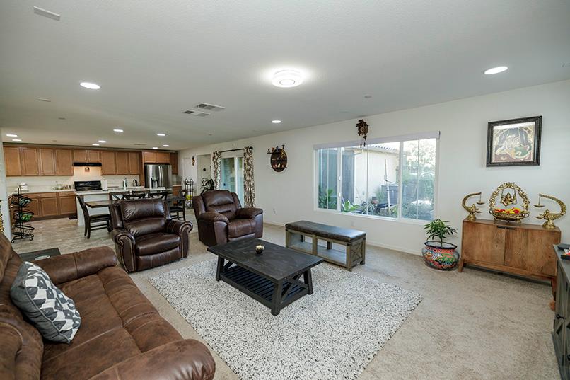 1435 W Woodward Ave, Manteca, CA 95337