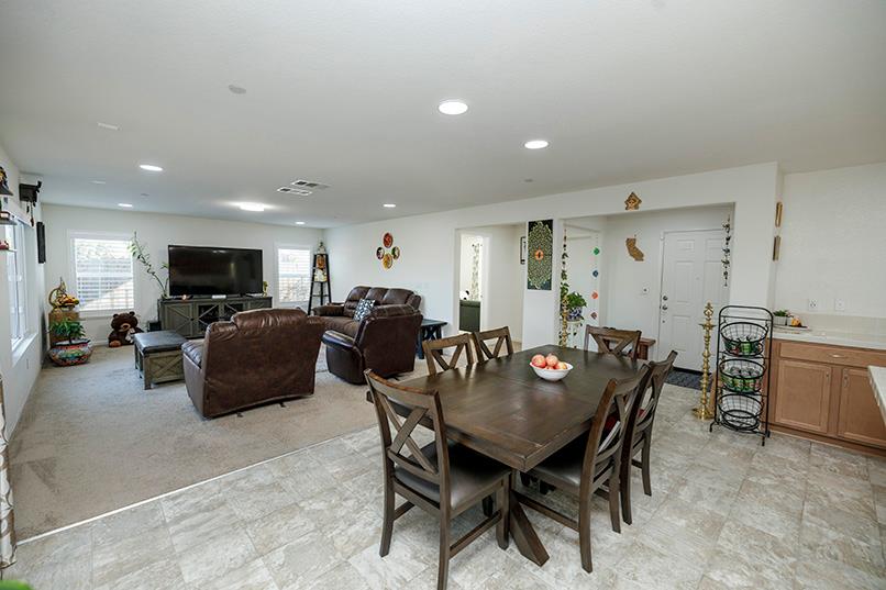 1435 W Woodward Ave, Manteca, CA 95337