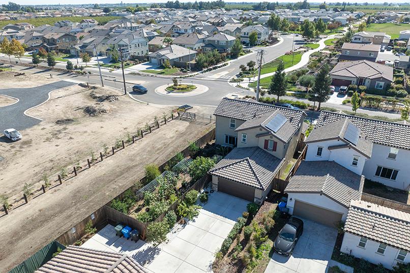 1435 W Woodward Ave, Manteca, CA 95337