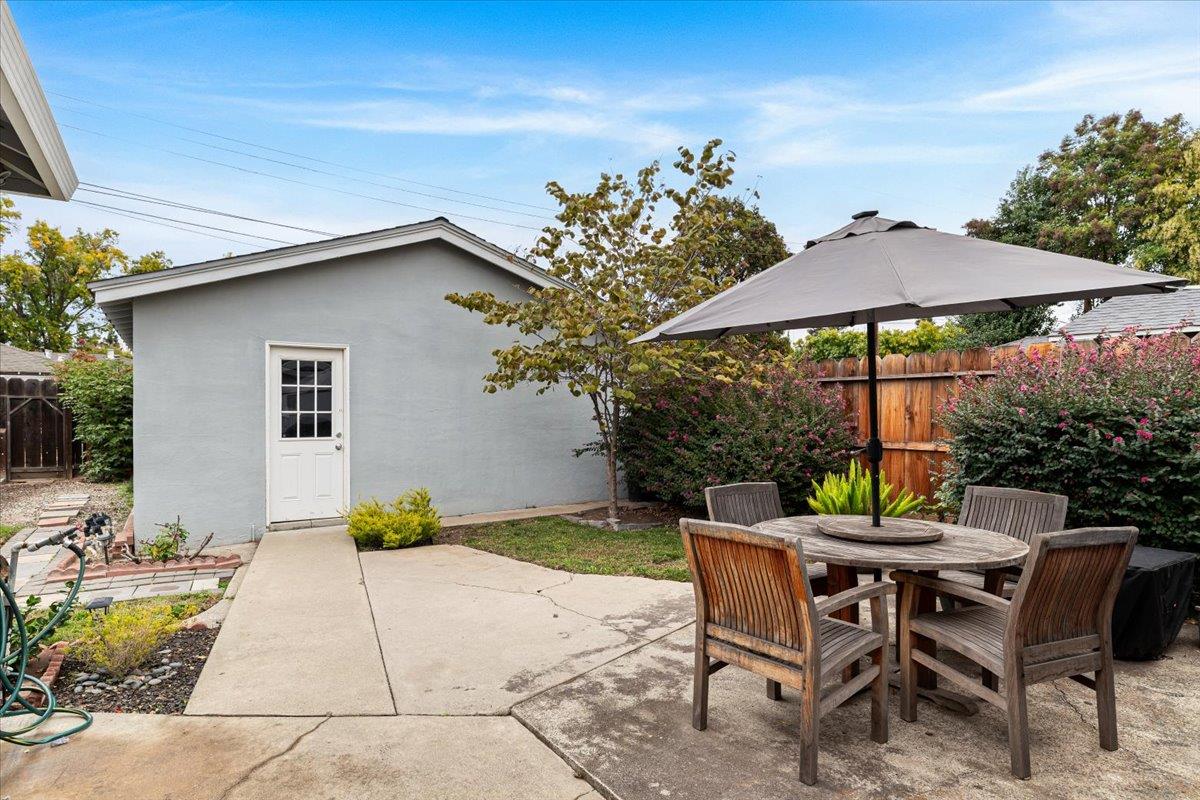 1109 Ulrich Ave, Modesto, CA 95350