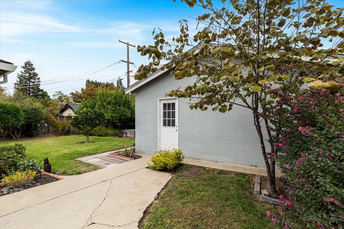 1109 Ulrich Ave, Modesto, CA 95350