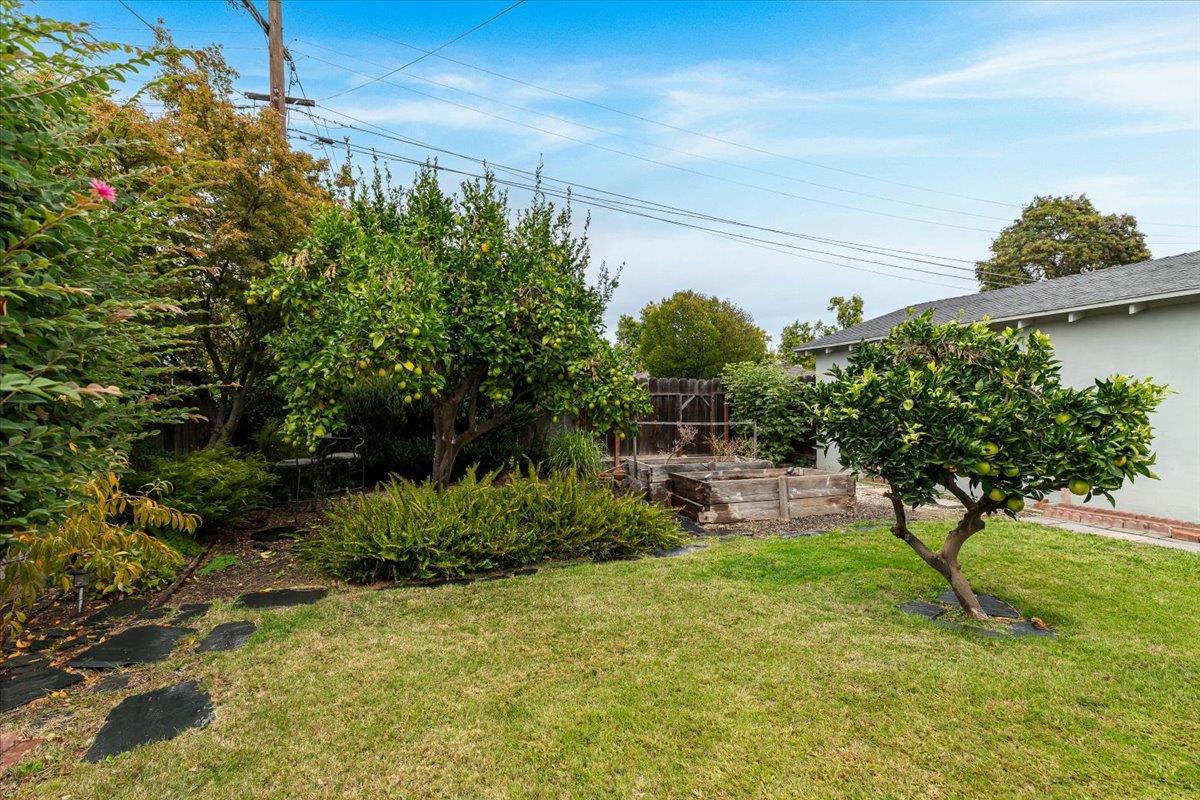 1109 Ulrich Ave, Modesto, CA 95350