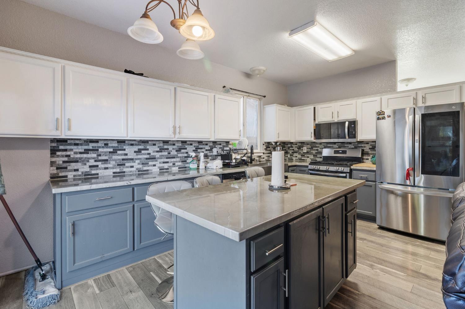 701 Palmer Pl, Atwater, CA 95301