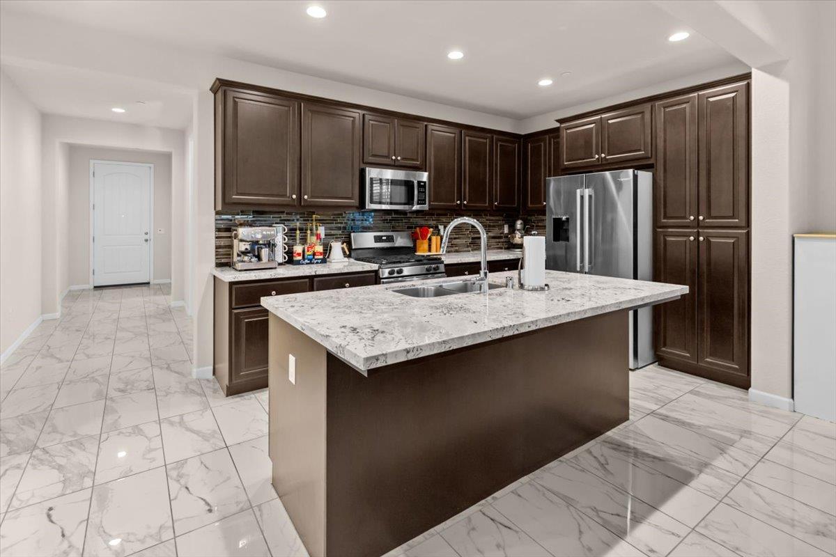 4368 Icon Ave, Modesto, CA 95356