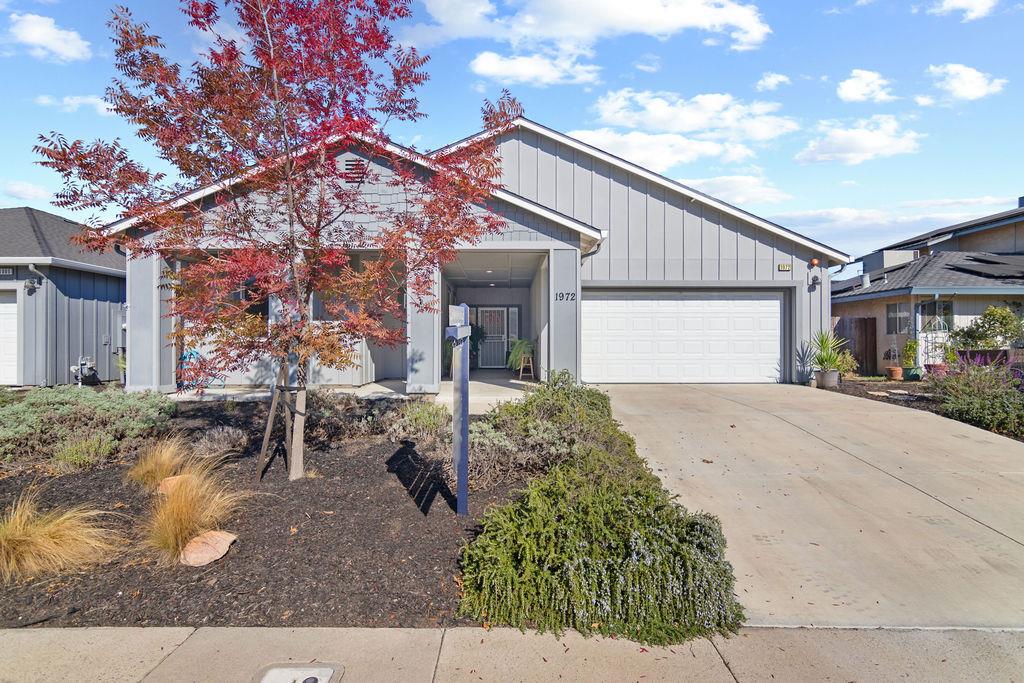 1972 Sugar Pine Dr, Oakdale, CA 95361