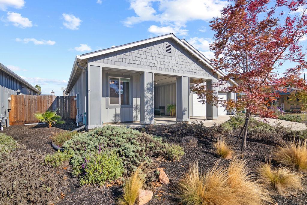 1972 Sugar Pine Dr, Oakdale, CA 95361