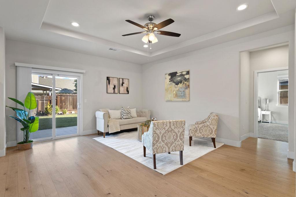 1972 Sugar Pine Dr, Oakdale, CA 95361