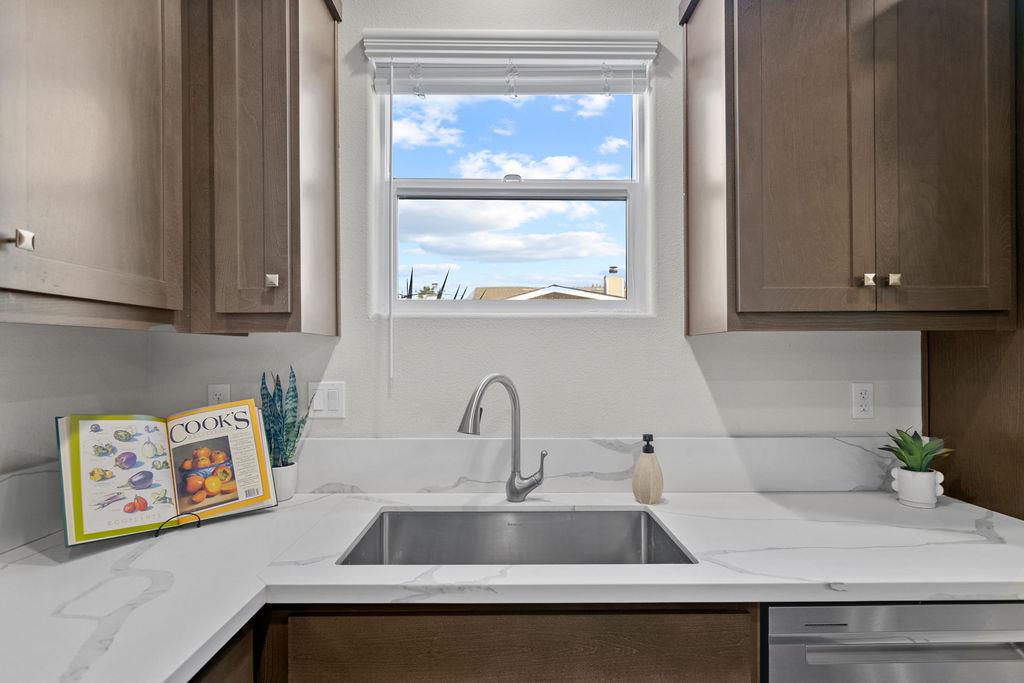 1972 Sugar Pine Dr, Oakdale, CA 95361