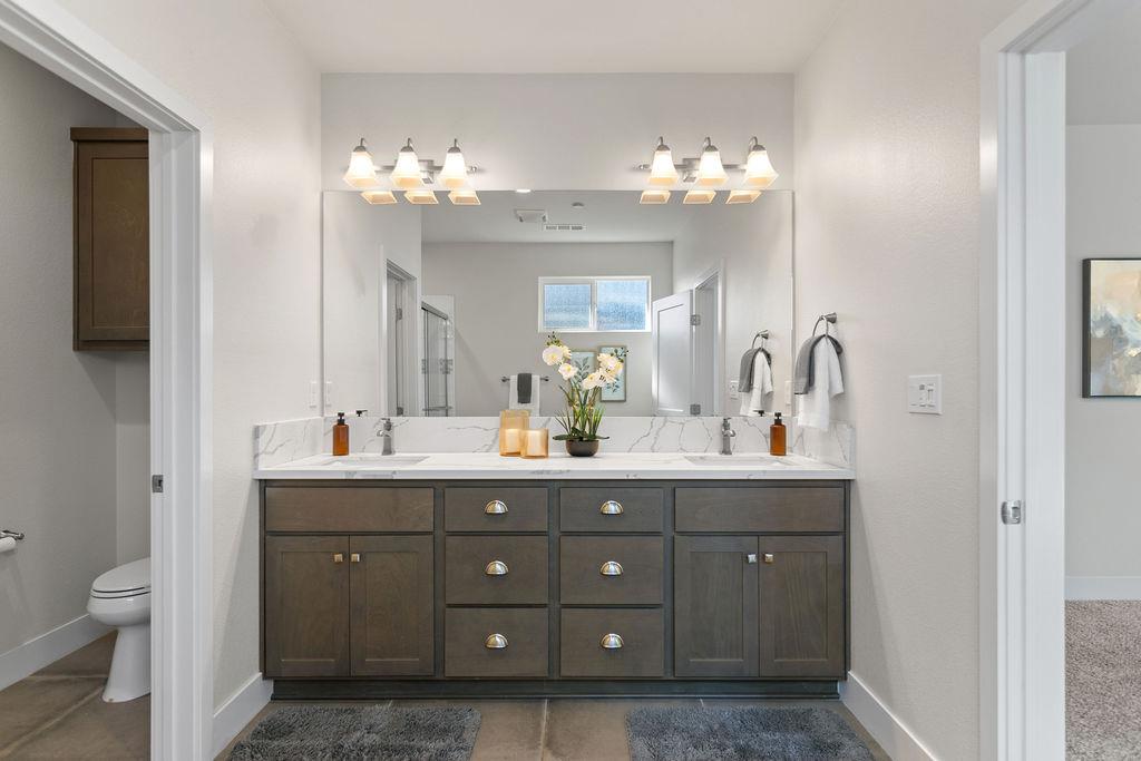 1972 Sugar Pine Dr, Oakdale, CA 95361