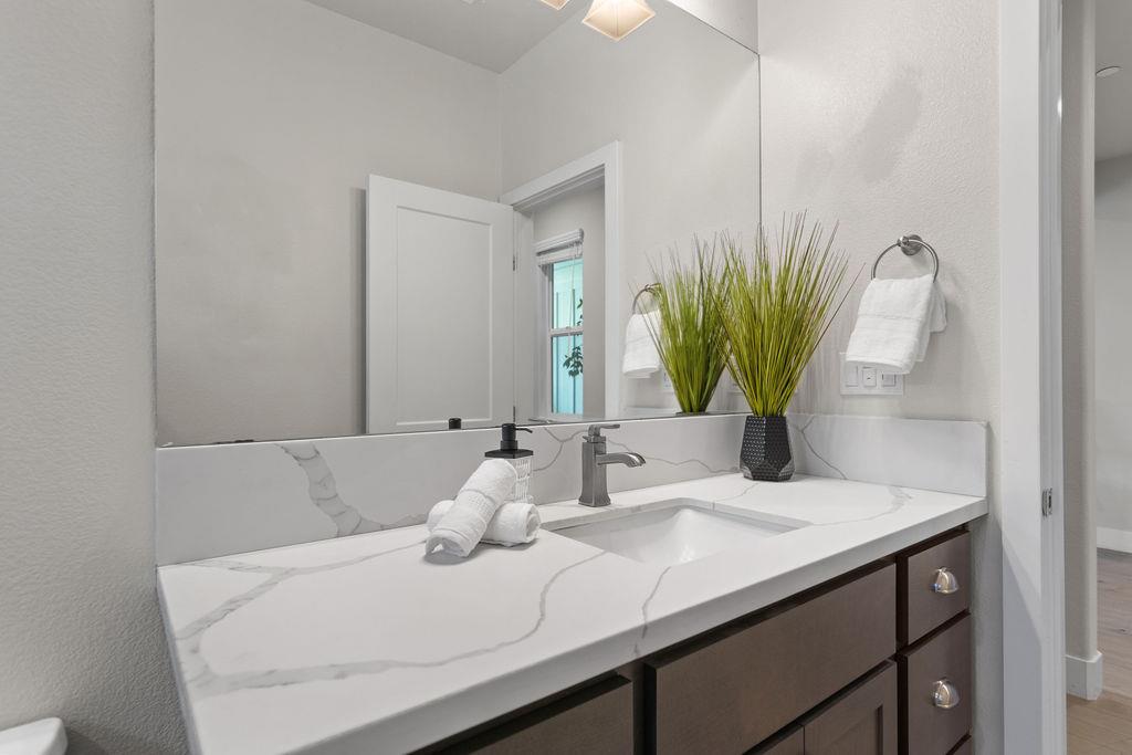 1972 Sugar Pine Dr, Oakdale, CA 95361