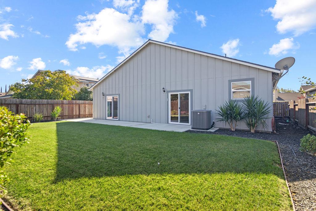 1972 Sugar Pine Dr, Oakdale, CA 95361