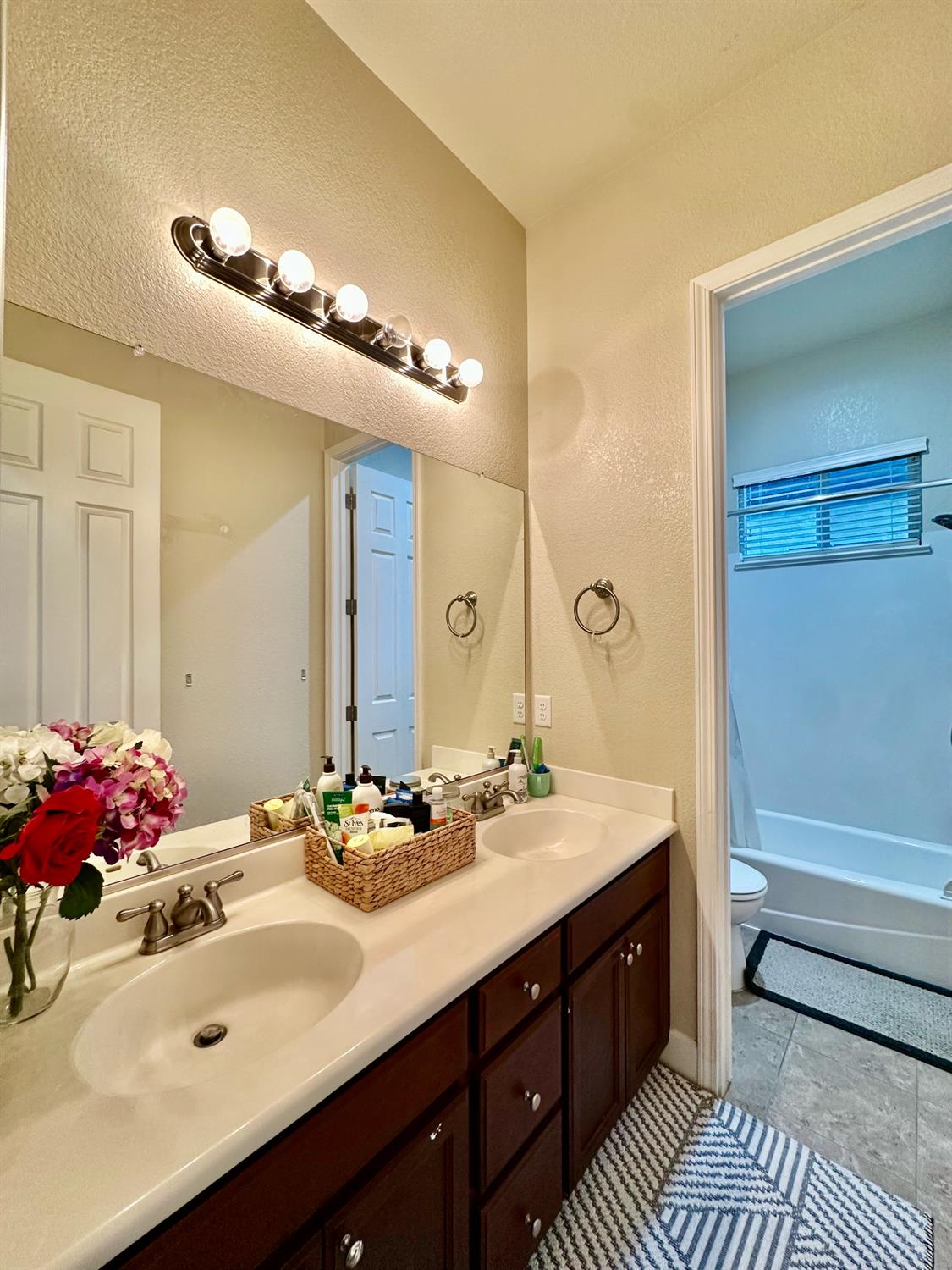 1059 Harvest Mill Dr, Manteca, CA 95336