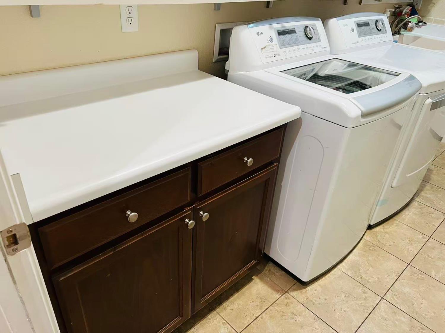 1059 Harvest Mill Dr, Manteca, CA 95336