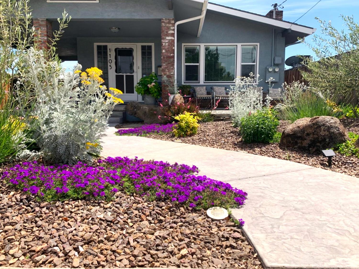 1105 1107 W G St, Oakdale, CA 95361