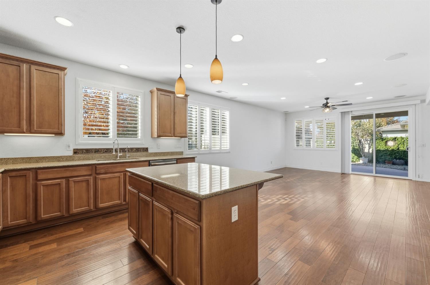 1739 Glenoaks St, Manteca, CA 95336