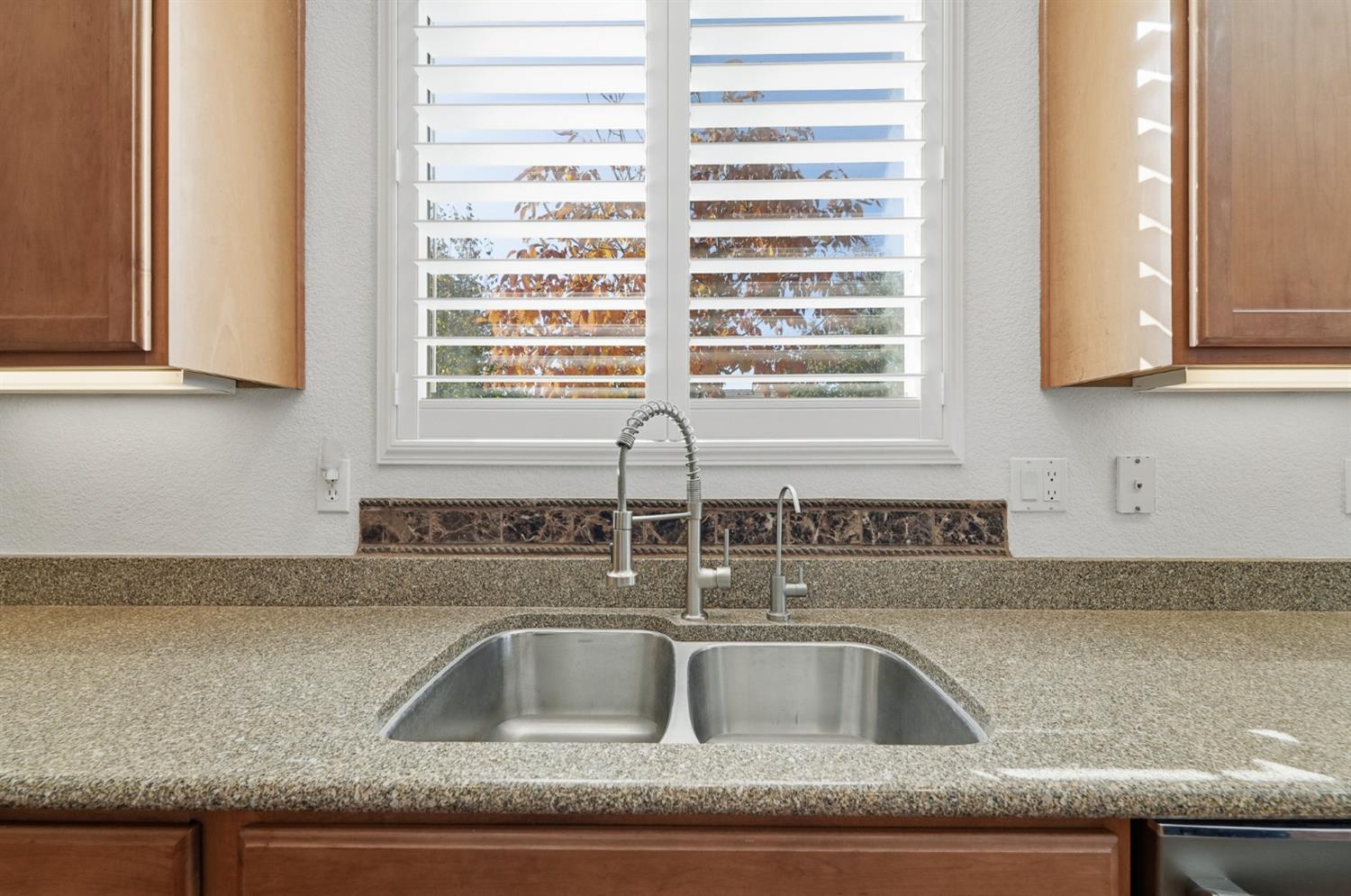 1739 Glenoaks St, Manteca, CA 95336