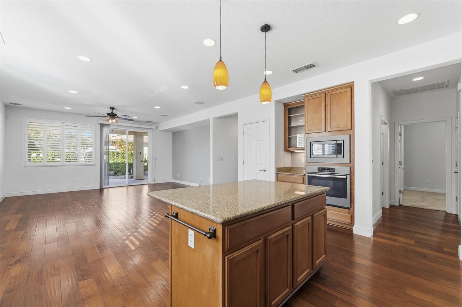 1739 Glenoaks St, Manteca, CA 95336