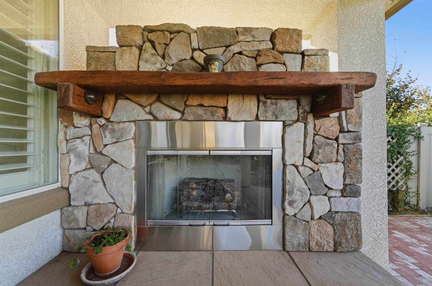 1739 Glenoaks St, Manteca, CA 95336