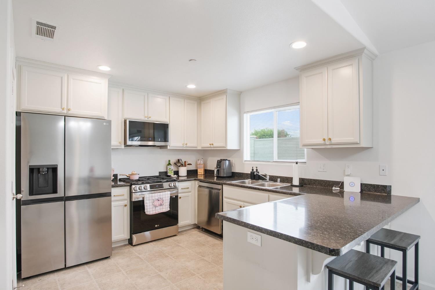 7418 W Meadowlark Ct, Winton, CA 95388