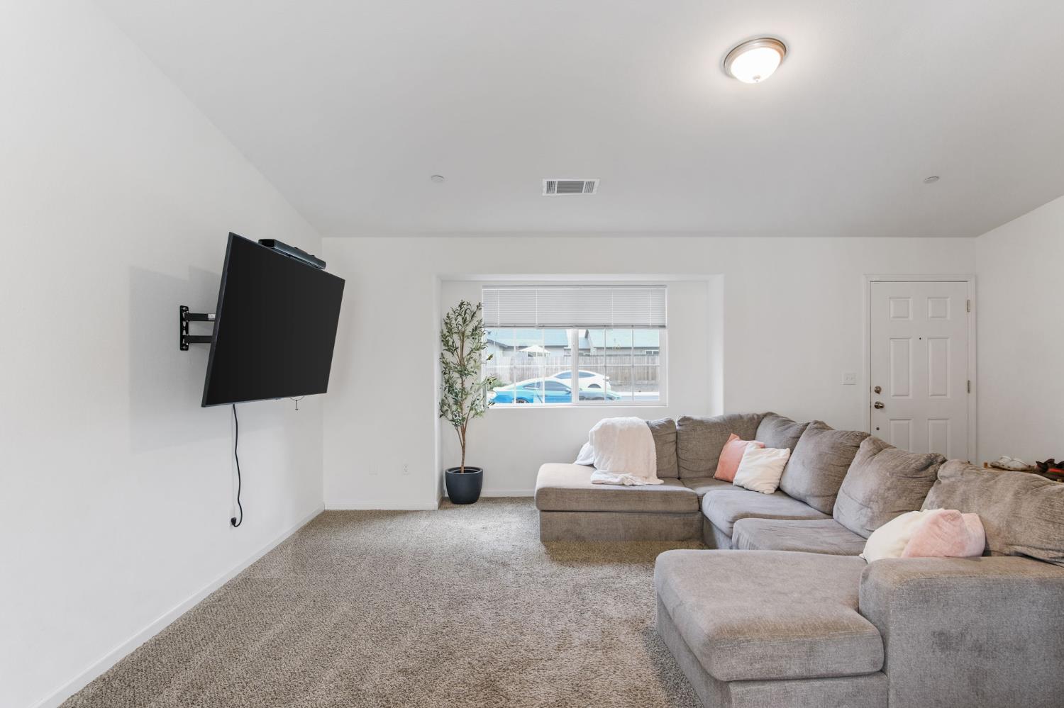 7418 W Meadowlark Ct, Winton, CA 95388