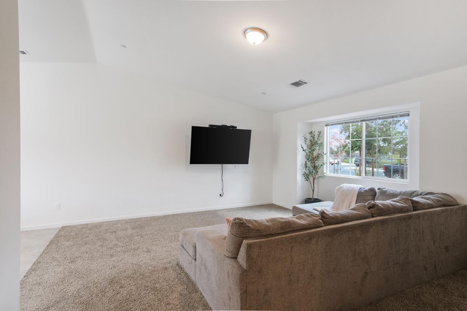 7418 W Meadowlark Ct, Winton, CA 95388
