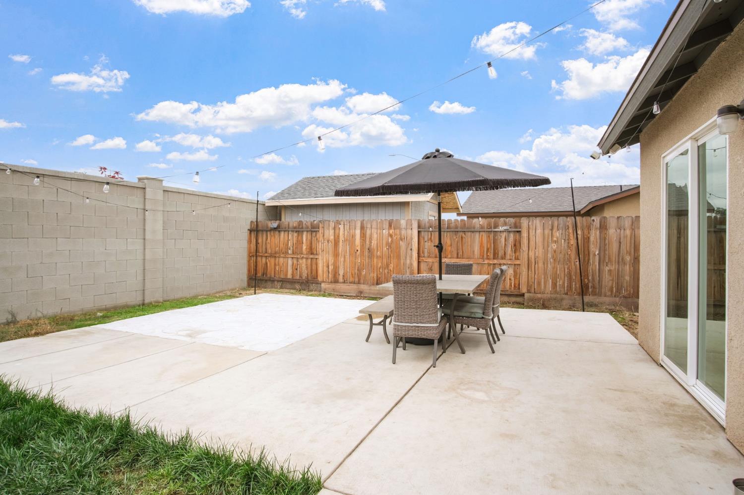 7418 W Meadowlark Ct, Winton, CA 95388