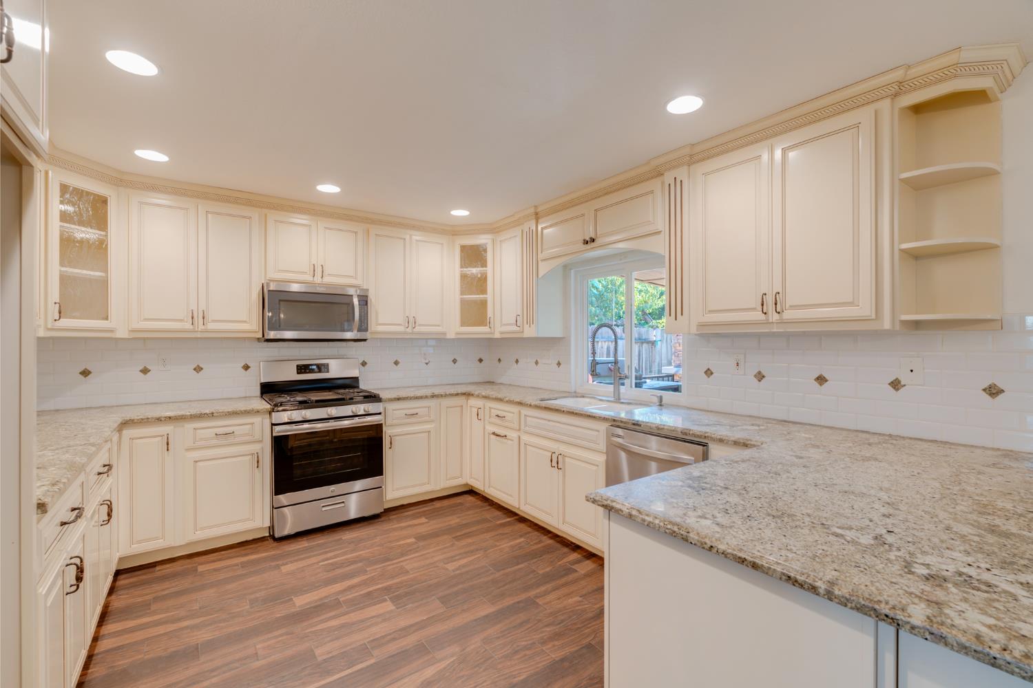 2337 Rainwood Ln, Oakdale, CA 95361