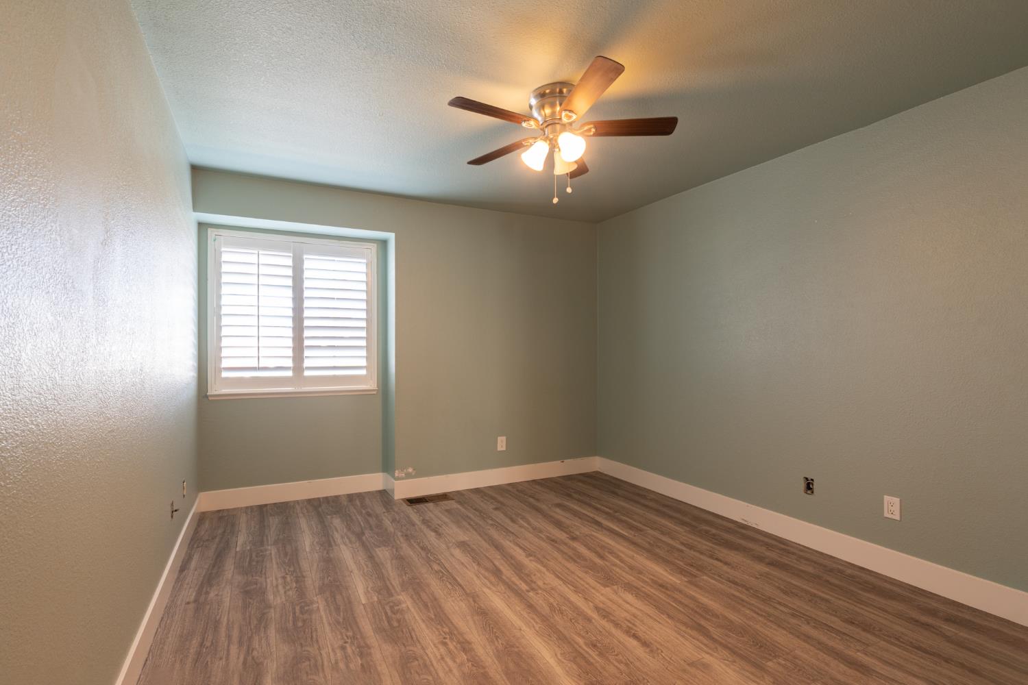 2337 Rainwood Ln, Oakdale, CA 95361