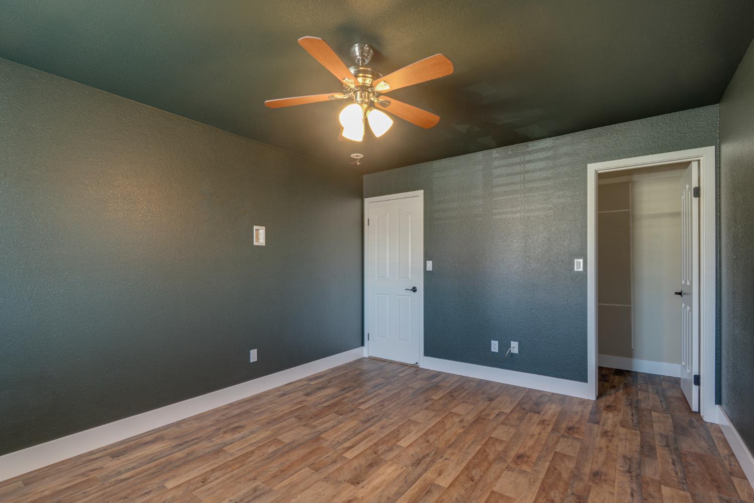 2337 Rainwood Ln, Oakdale, CA 95361