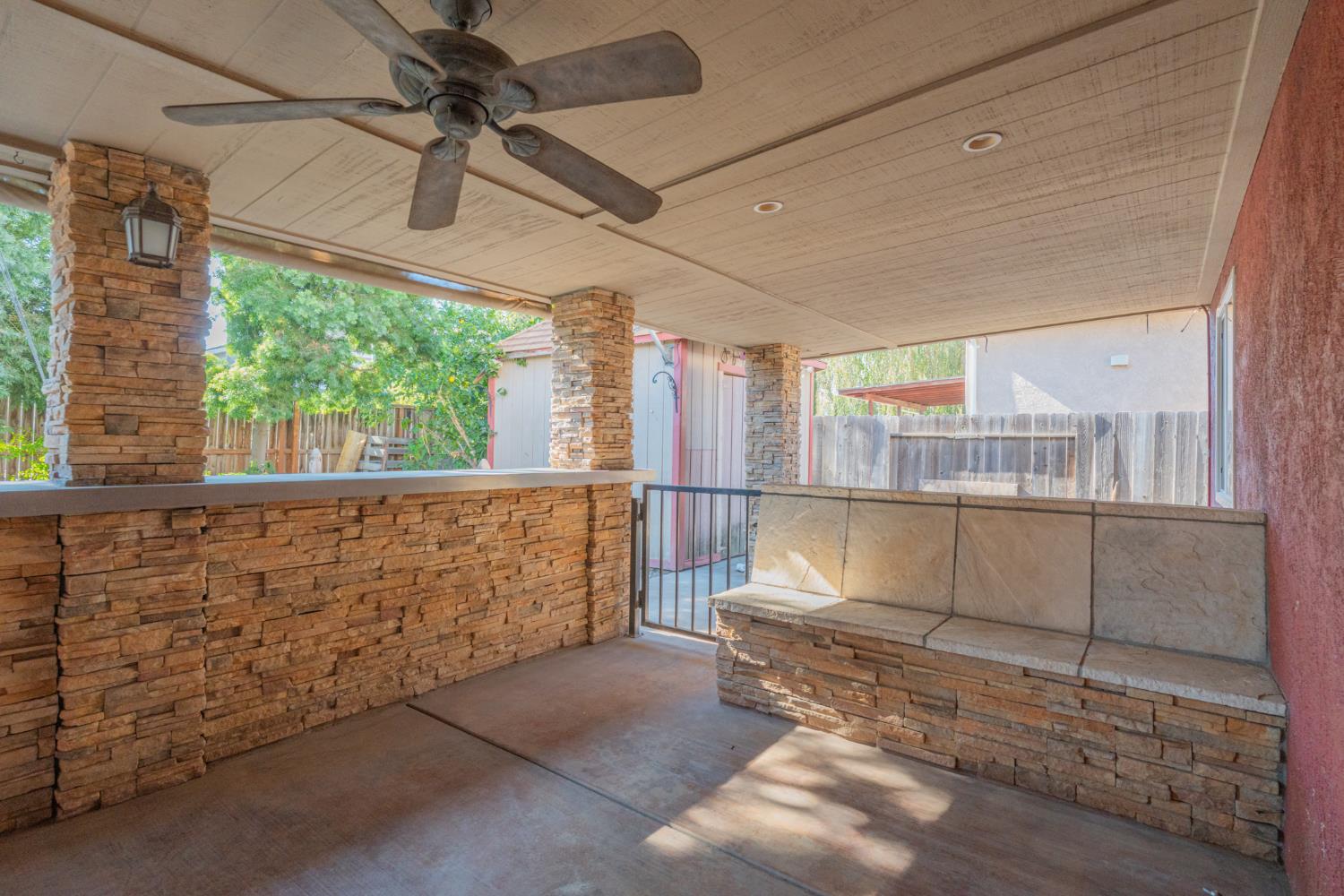 2337 Rainwood Ln, Oakdale, CA 95361