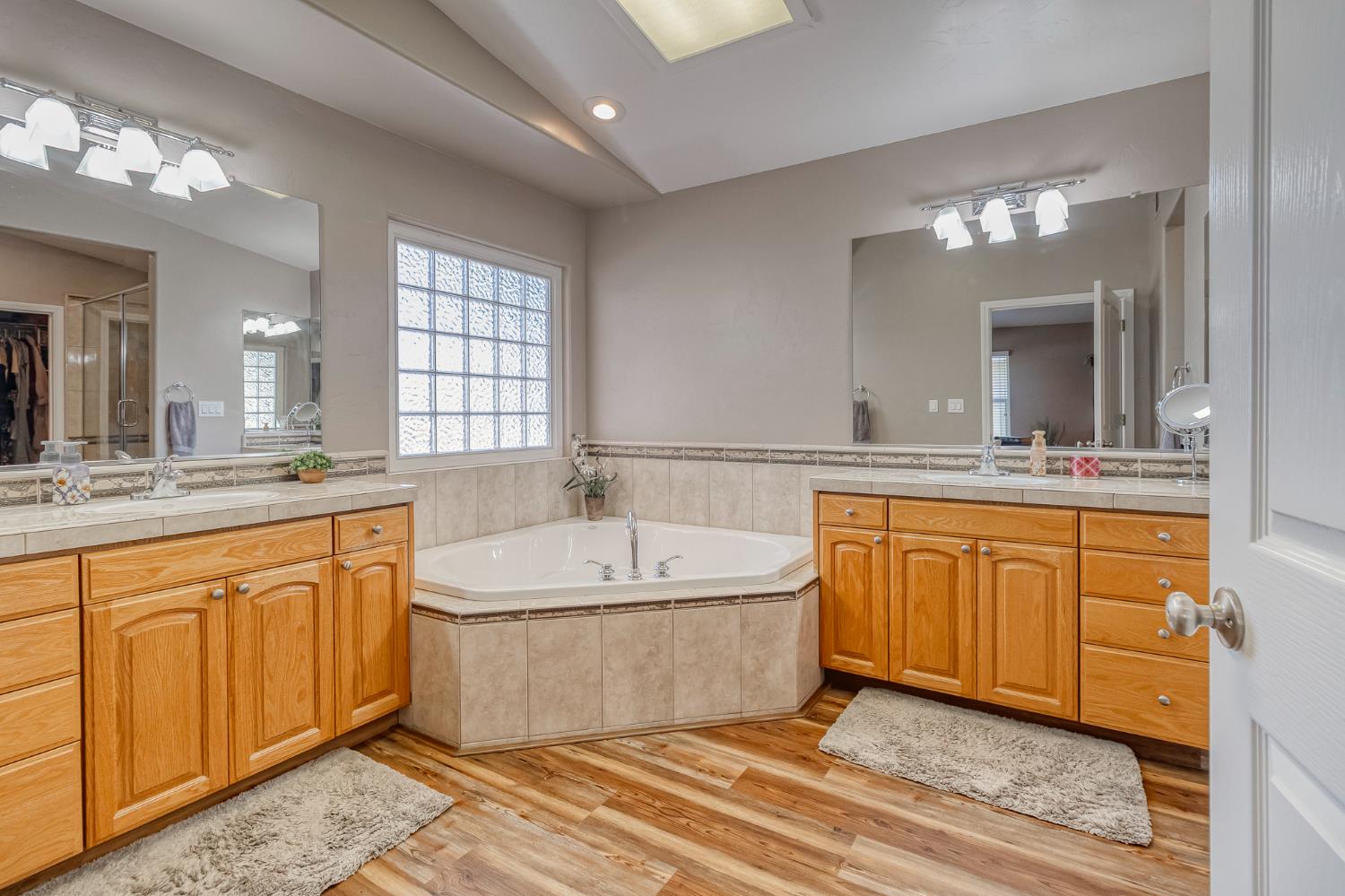 1512 Kruger Dr, Modesto, CA 95355