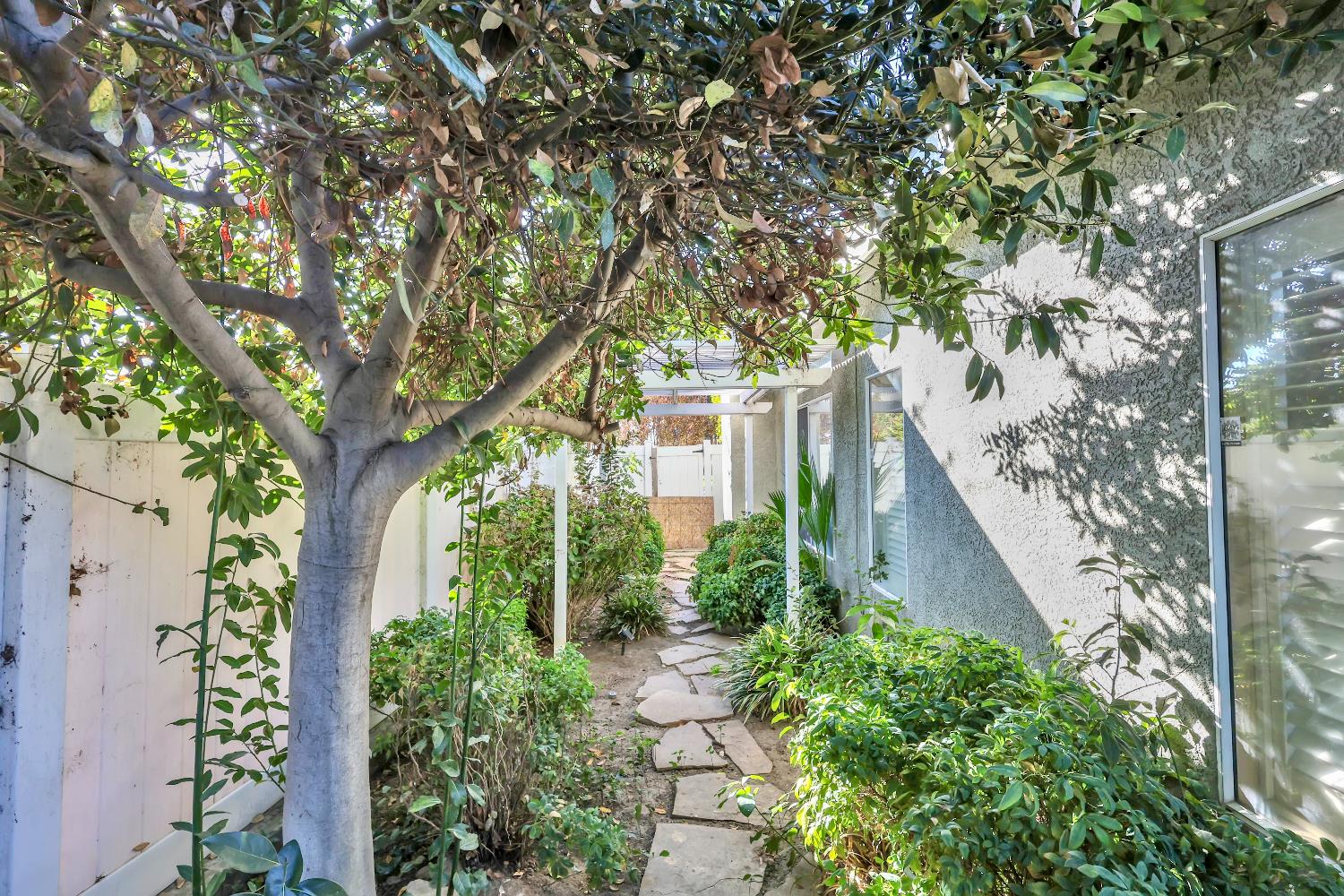 1080 Zumstein Dr, Ripon, CA 95366