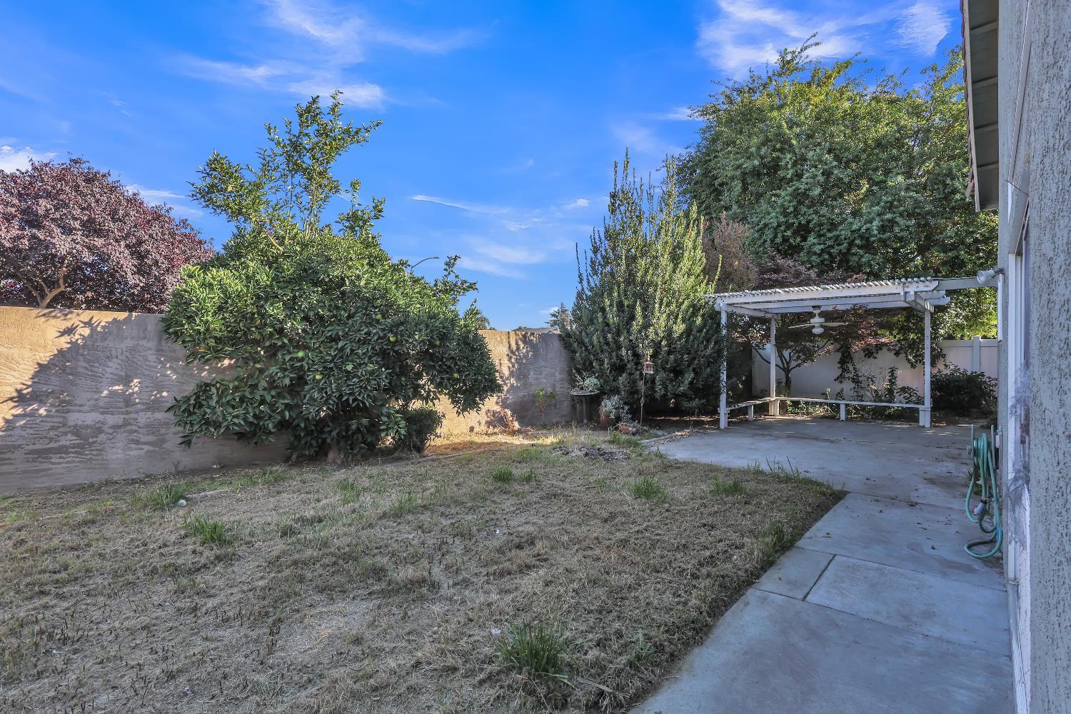 1080 Zumstein Dr, Ripon, CA 95366