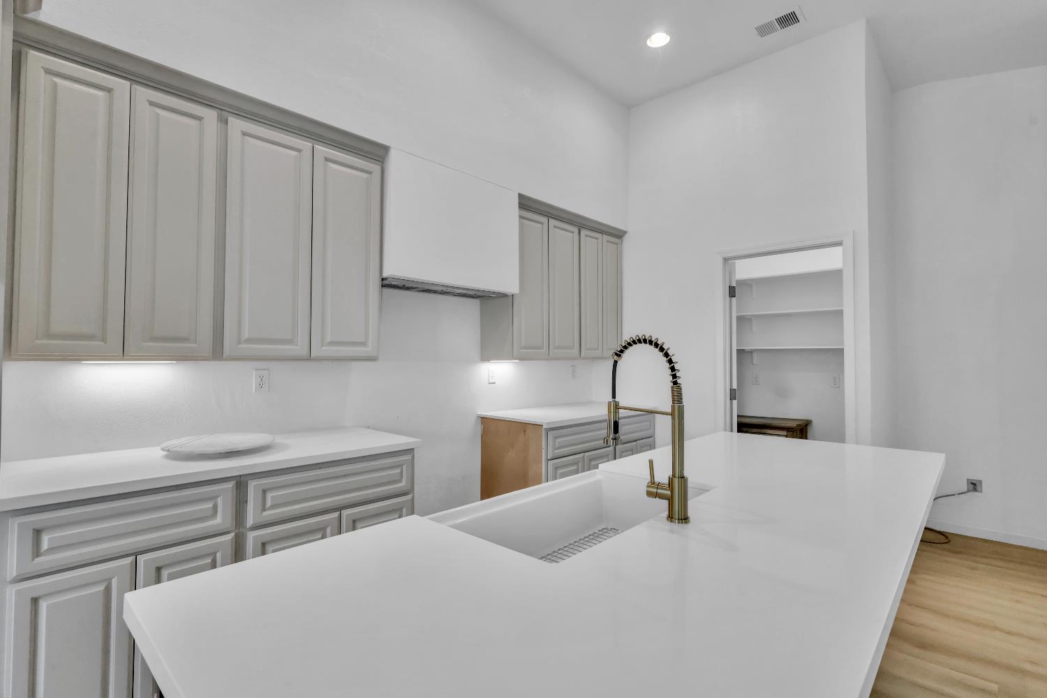 1080 Zumstein Dr, Ripon, CA 95366