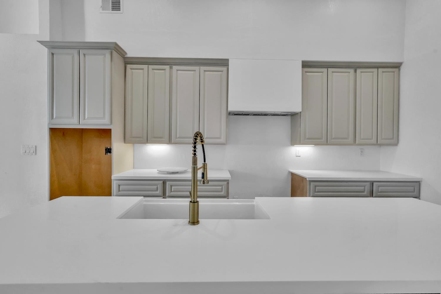 1080 Zumstein Dr, Ripon, CA 95366