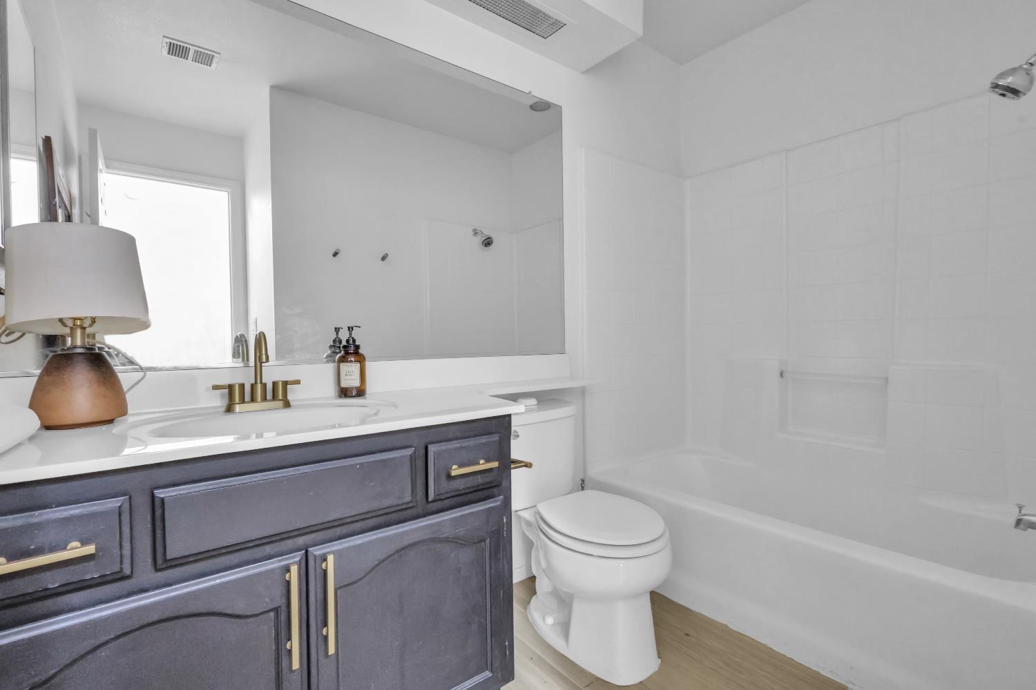 1080 Zumstein Dr, Ripon, CA 95366