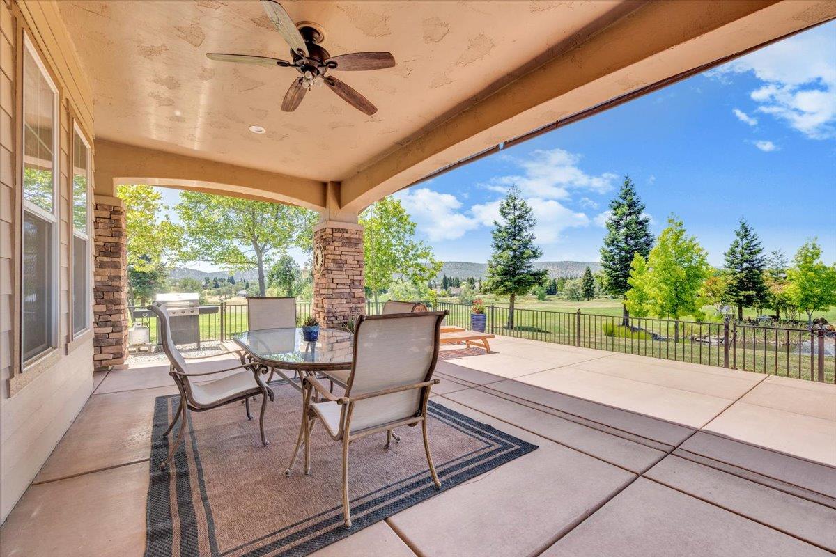 135 Glen View Ct, Copperopolis, CA 95228