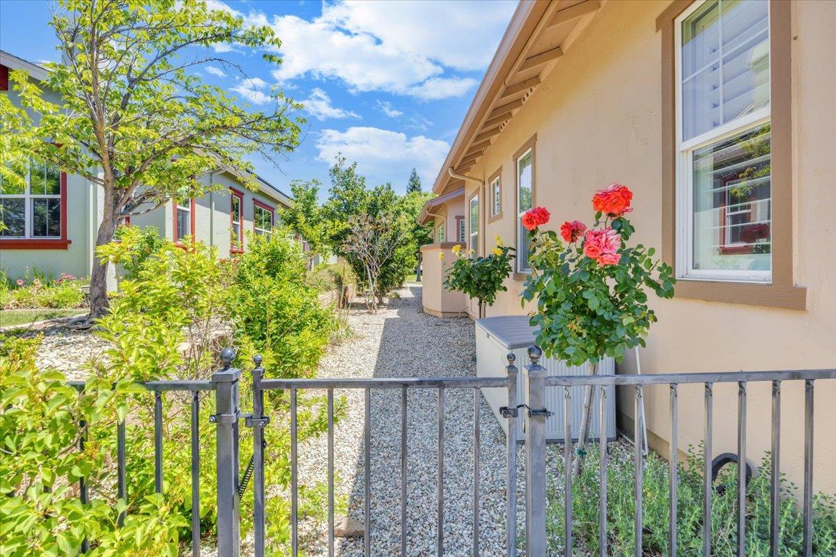 135 Glen View Ct, Copperopolis, CA 95228