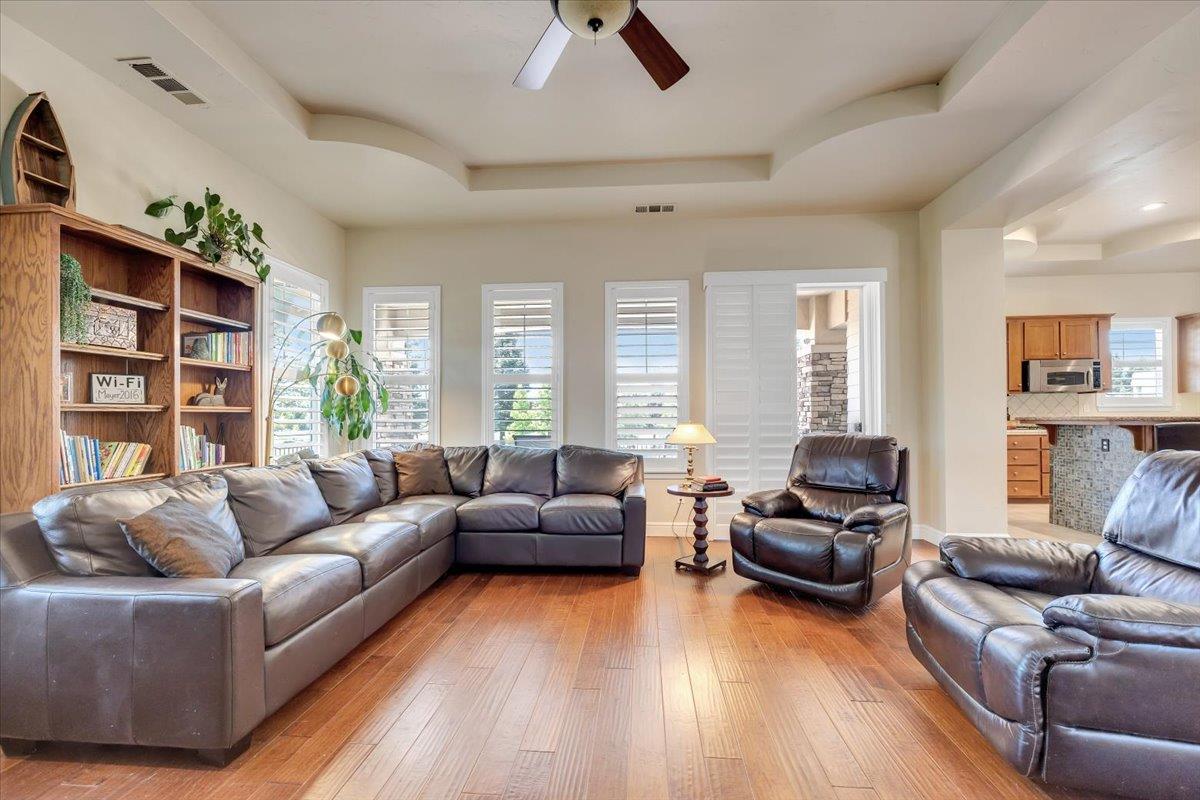 135 Glen View Ct, Copperopolis, CA 95228