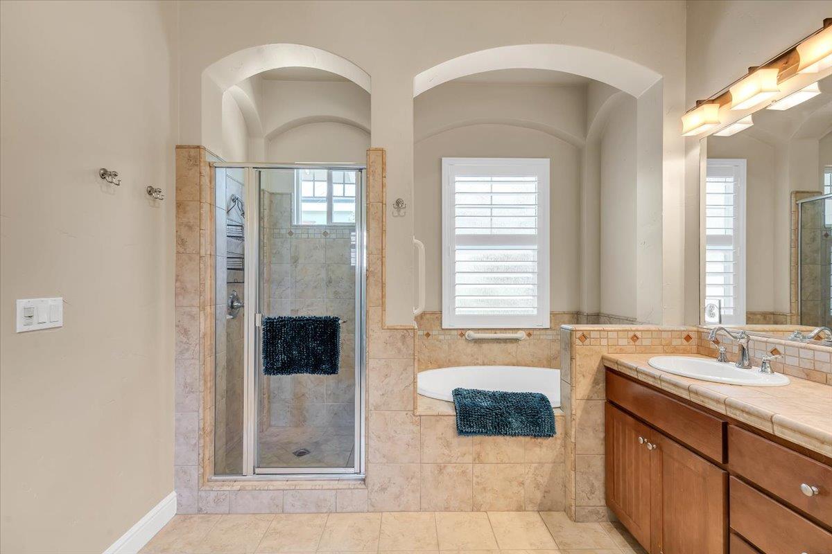 135 Glen View Ct, Copperopolis, CA 95228