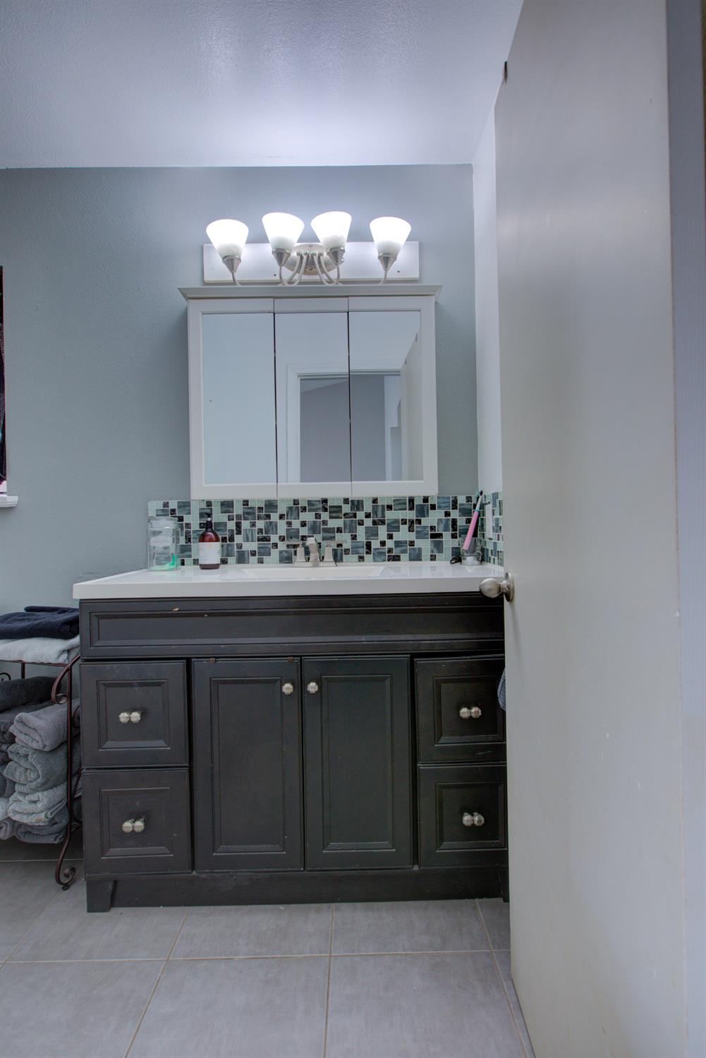 604 Kinshire Way, Patterson, CA 95363