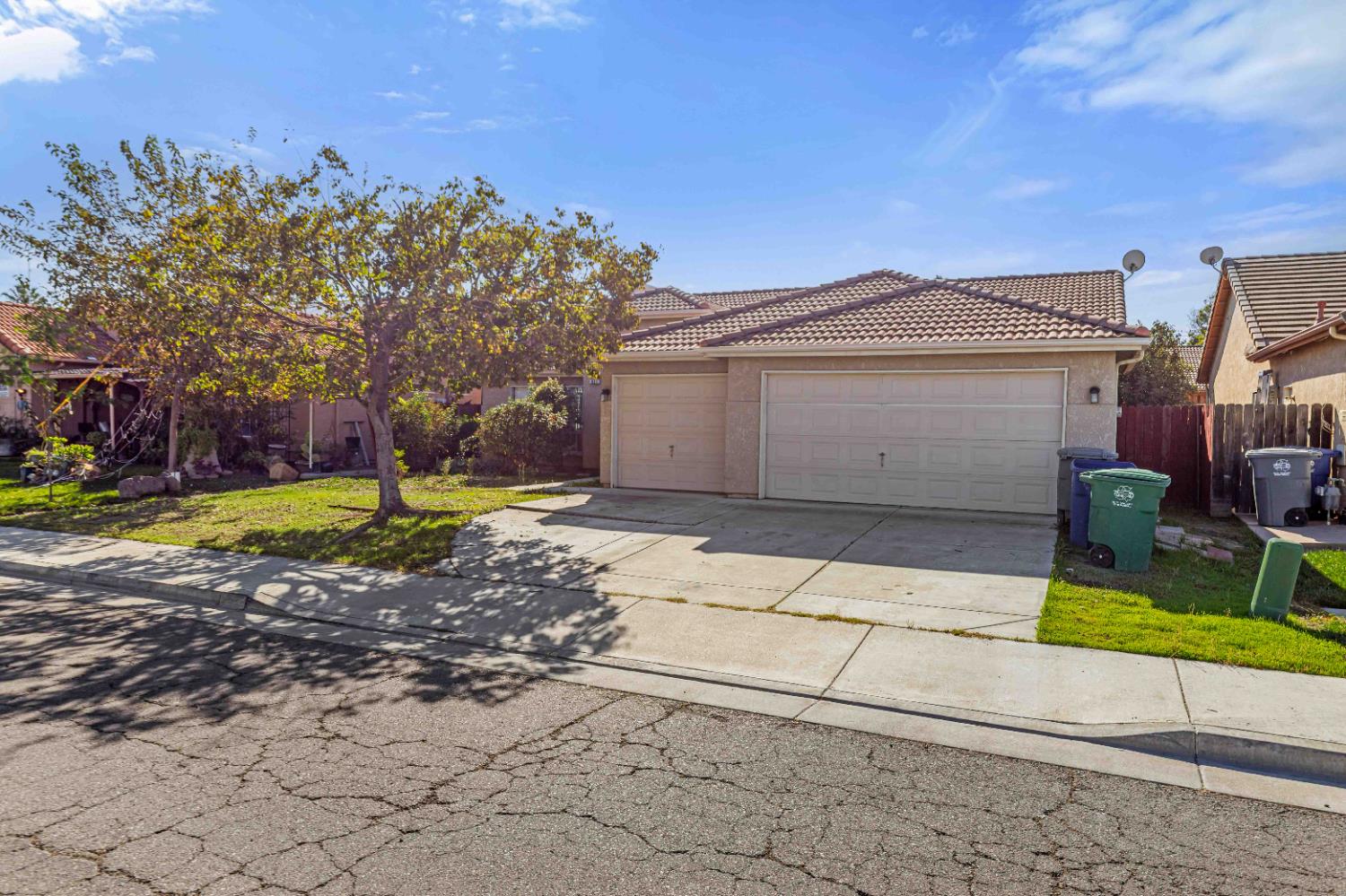 621 Vine St, Los Banos, CA 93635