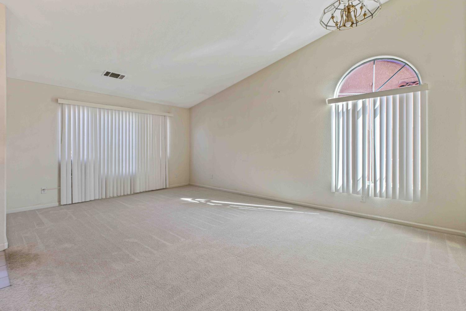 621 Vine St, Los Banos, CA 93635