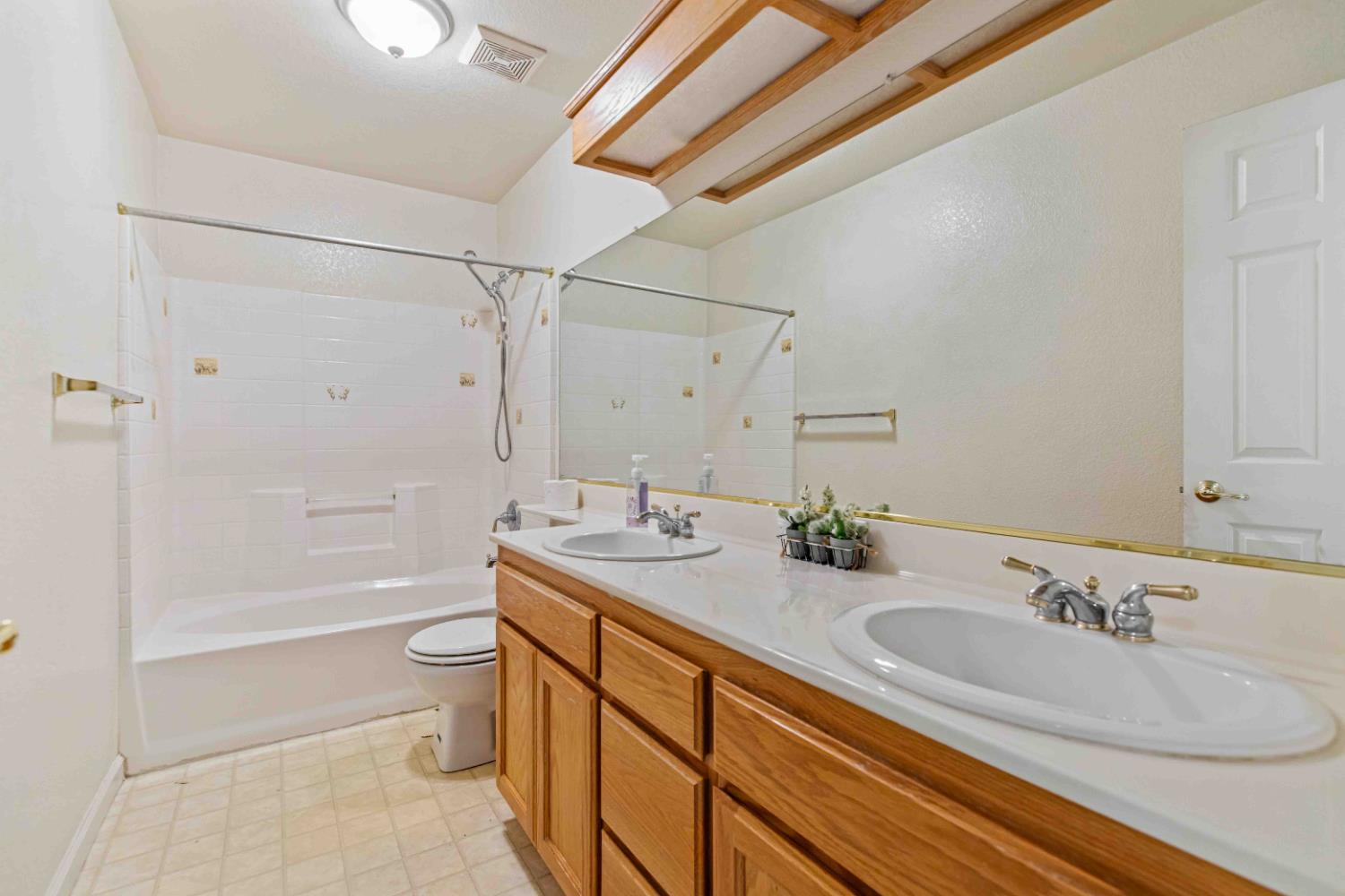 621 Vine St, Los Banos, CA 93635