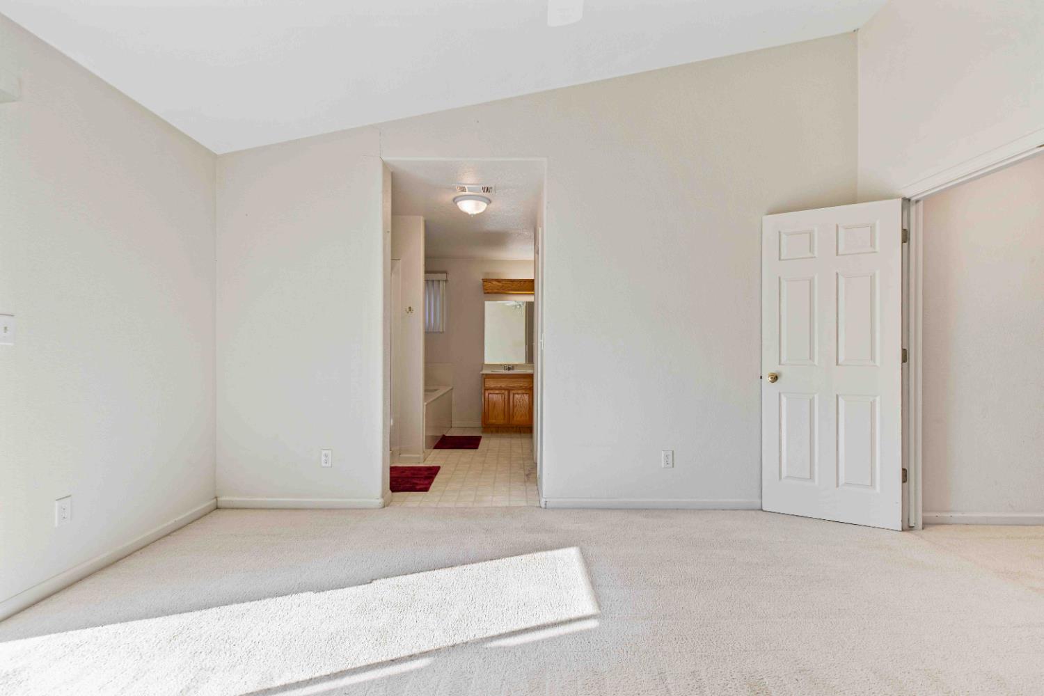 621 Vine St, Los Banos, CA 93635