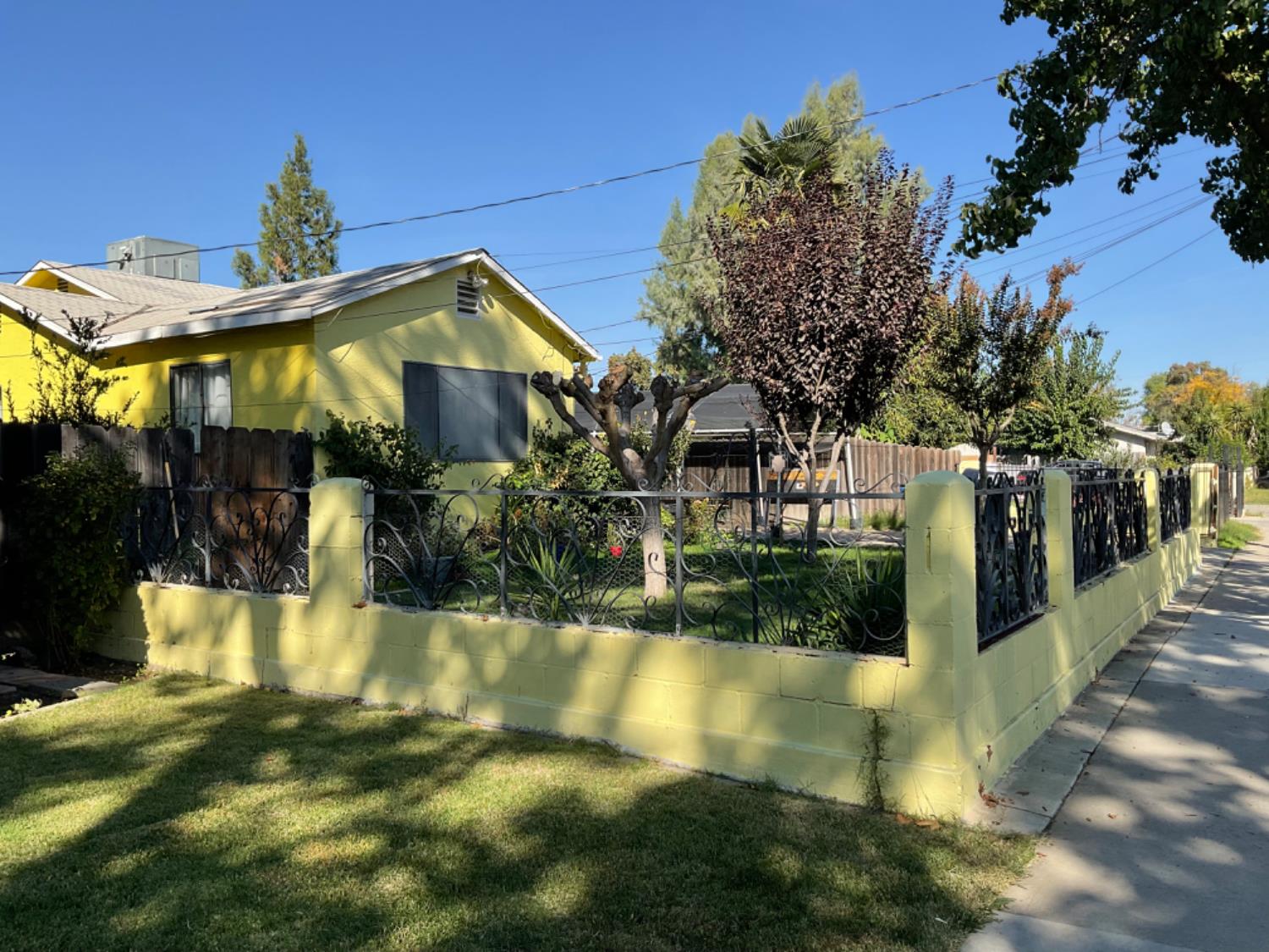 915 R St, Merced, CA 95341
