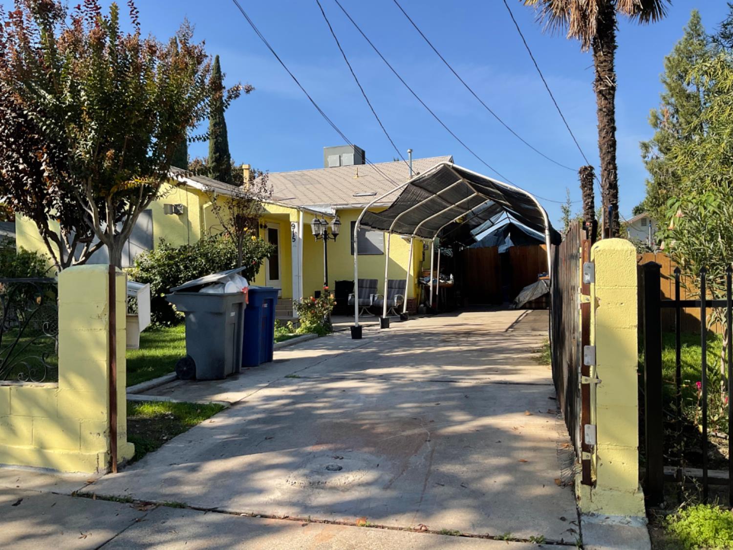 915 R St, Merced, CA 95341