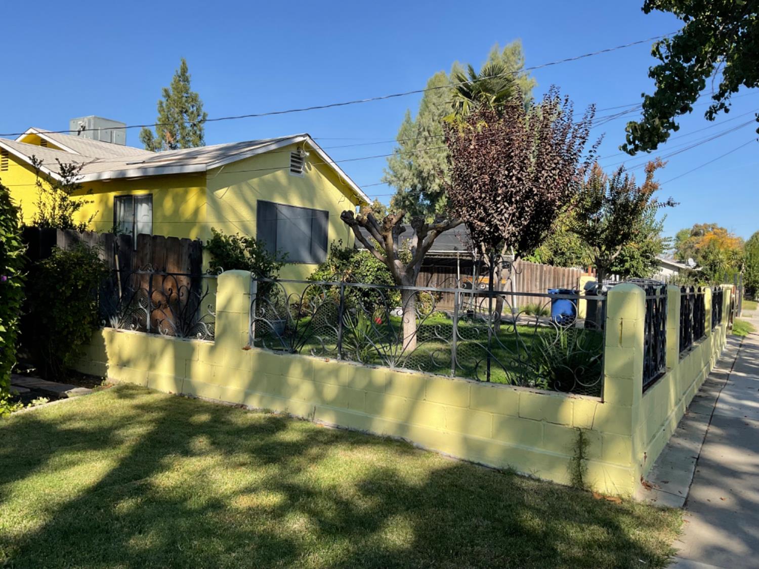 915 R St, Merced, CA 95341