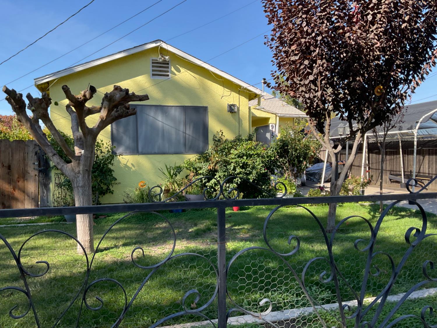 915 R St, Merced, CA 95341