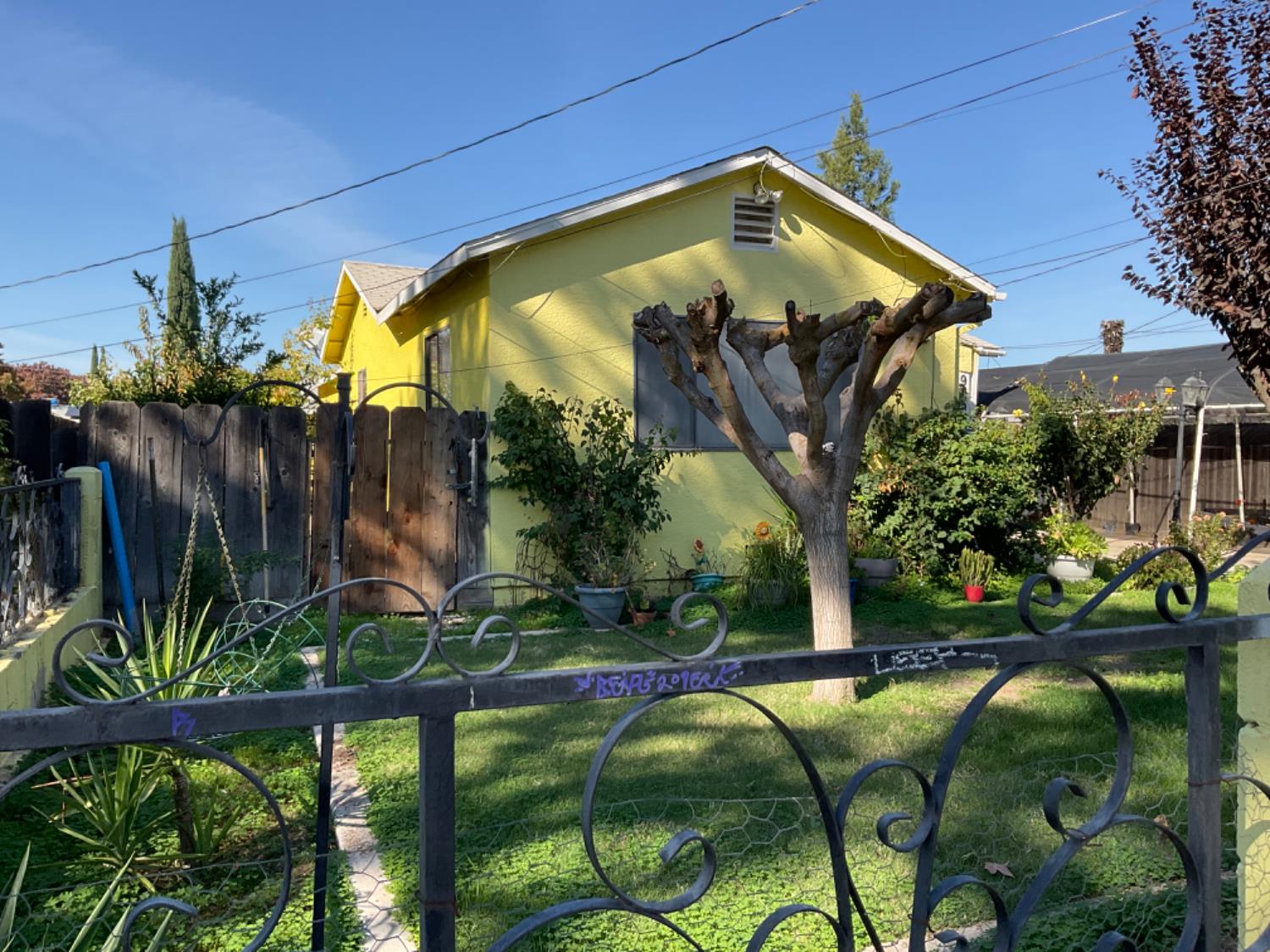 915 R St, Merced, CA 95341